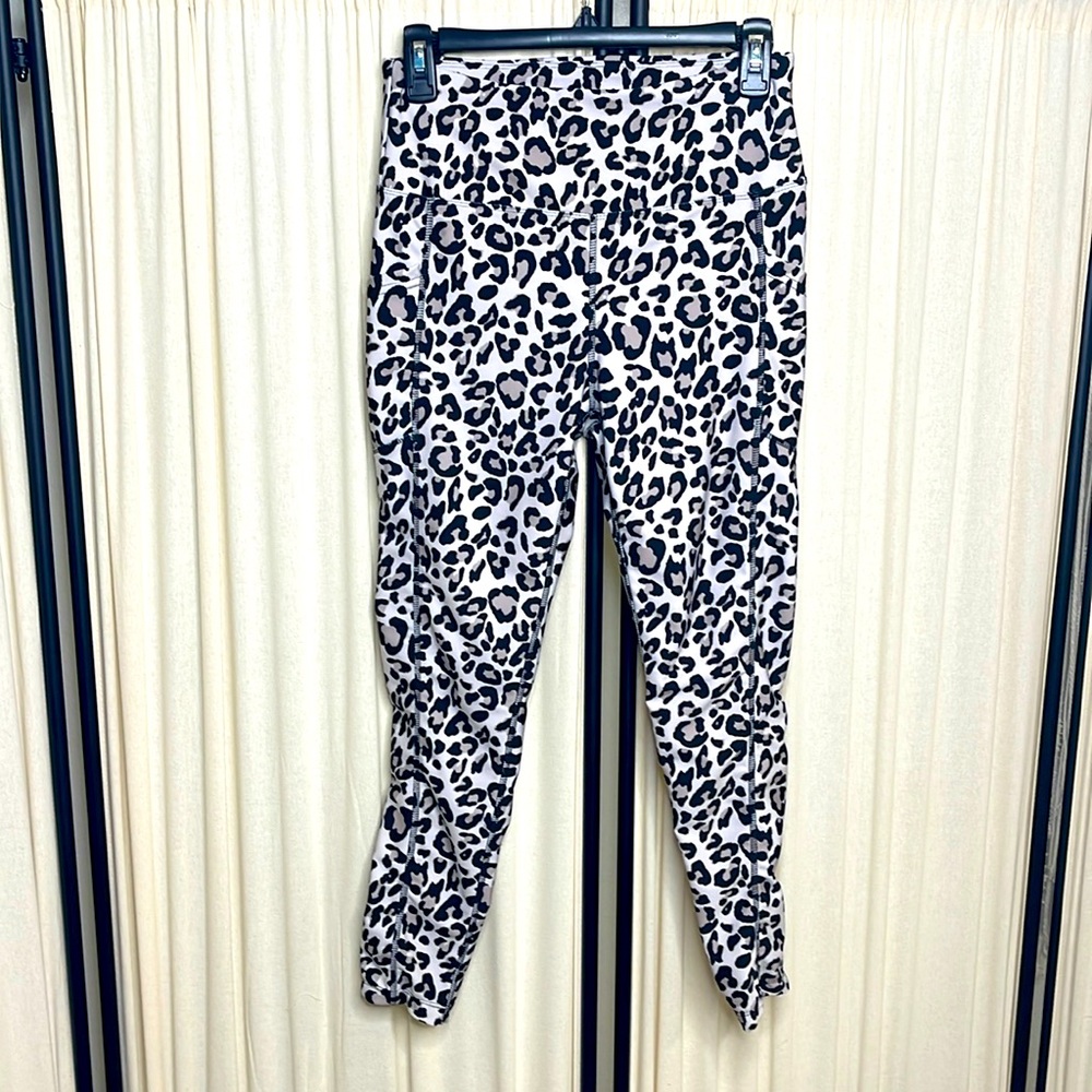 EUC- EBB & FLOW LEOPARD PRINT WORKOUT LEGGINGS SIZE LARGE